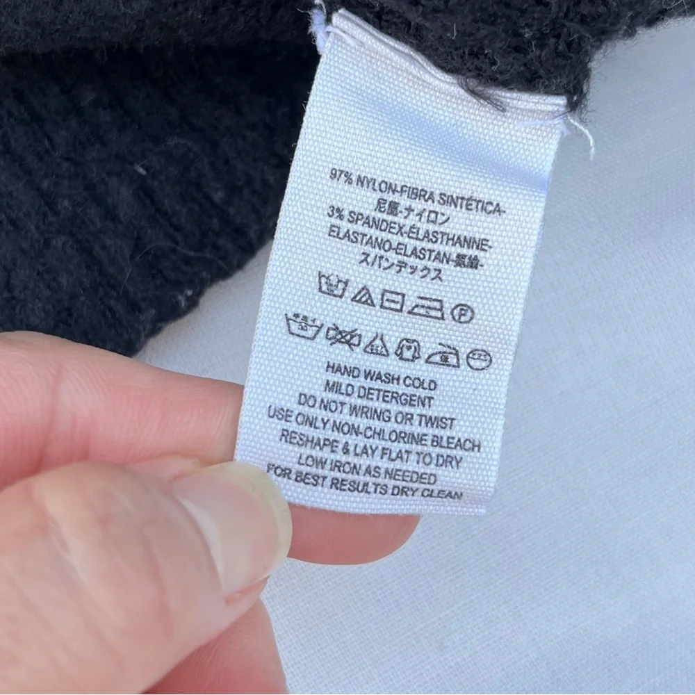 Free people black v neck sweater cropped XSmall